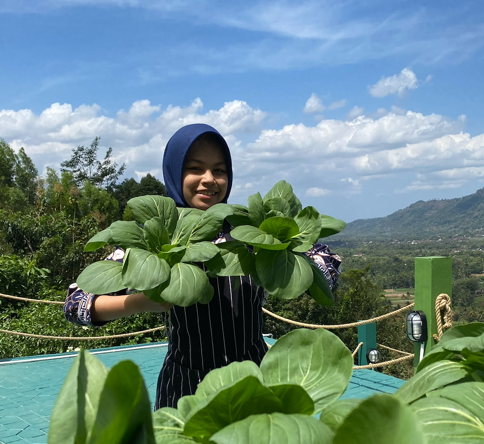 Naila Karyawan Kedai Bukit Rhema