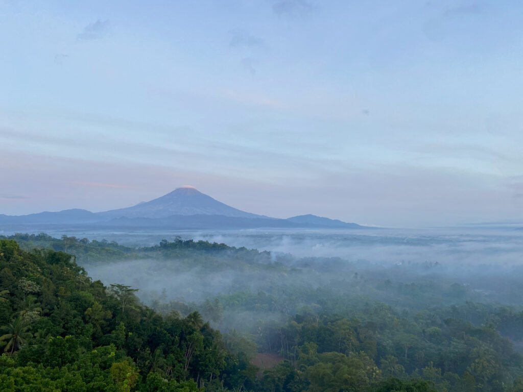 sunrise borobudur gereja ayam