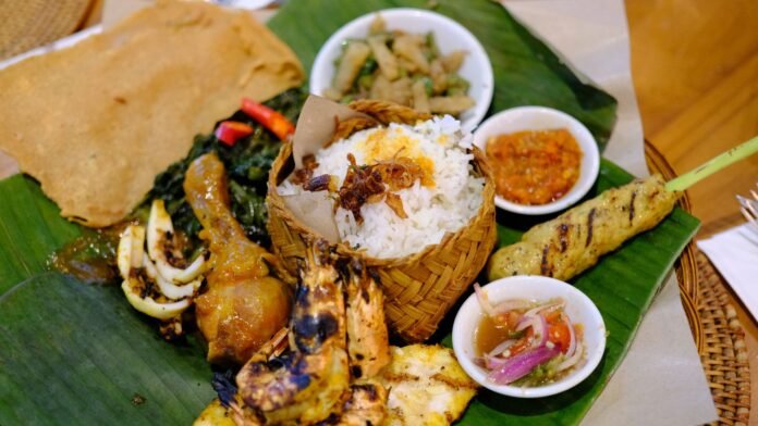 nasi-ayam-kadewatan-bu mangku-ubud nasi ayam kadewatan bu mangku ubud