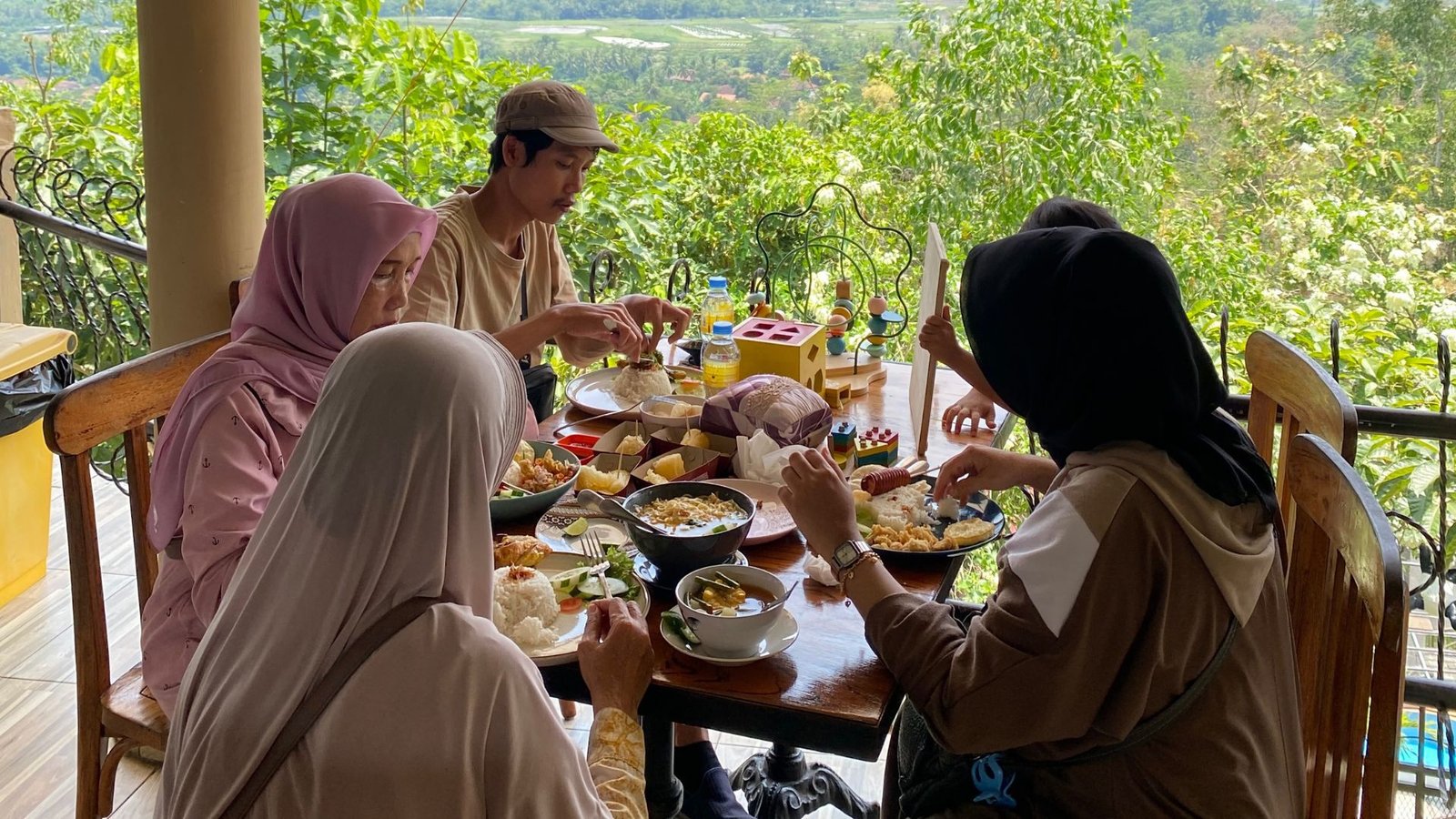 Rumah Makan Prambanan Resto Borobudur restoran keluarga porsi besar