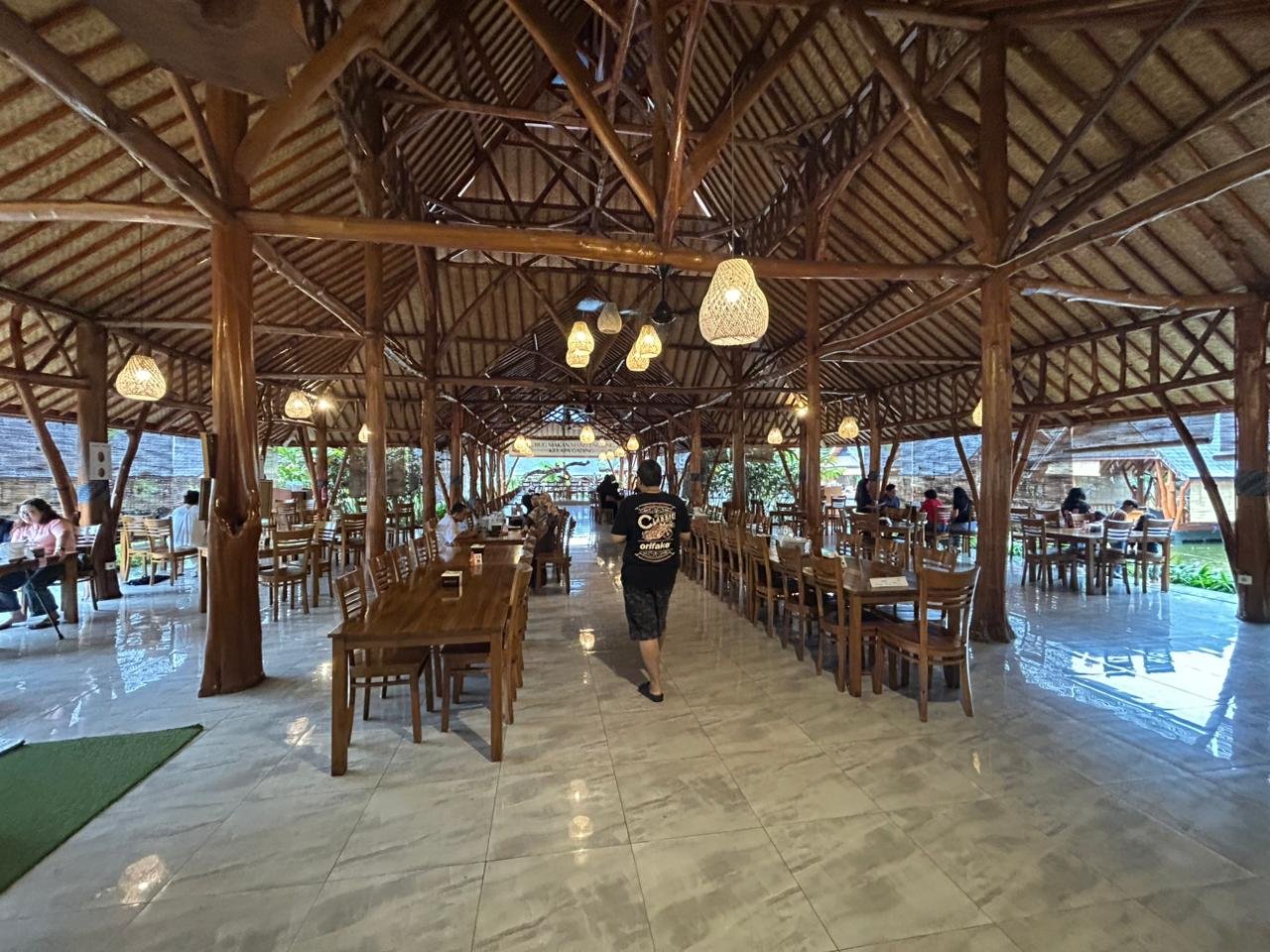 Gubuk makan Mang Engking Kelapa Gading