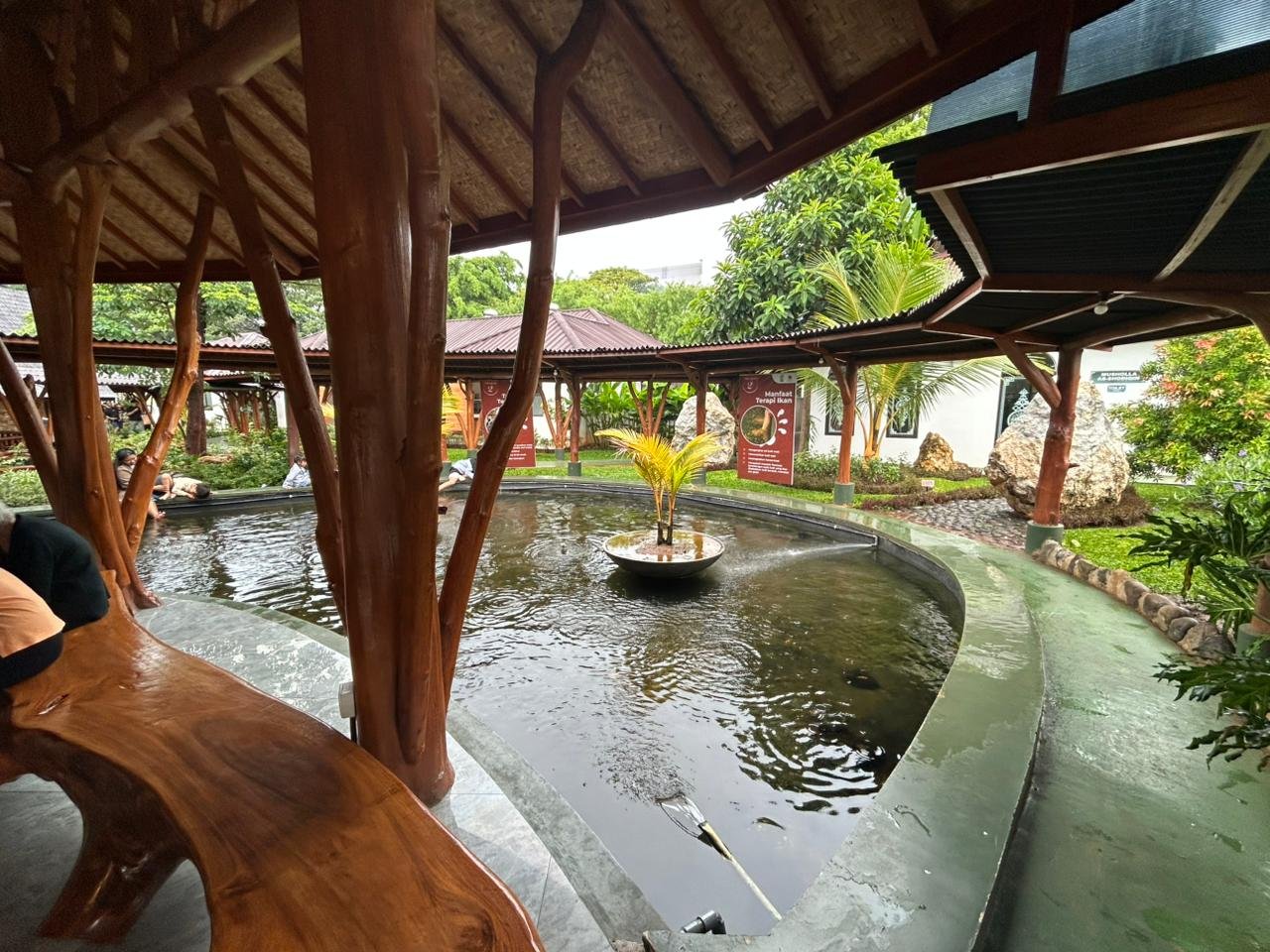 Gubuk makan Mang Engking Kelapa Gading