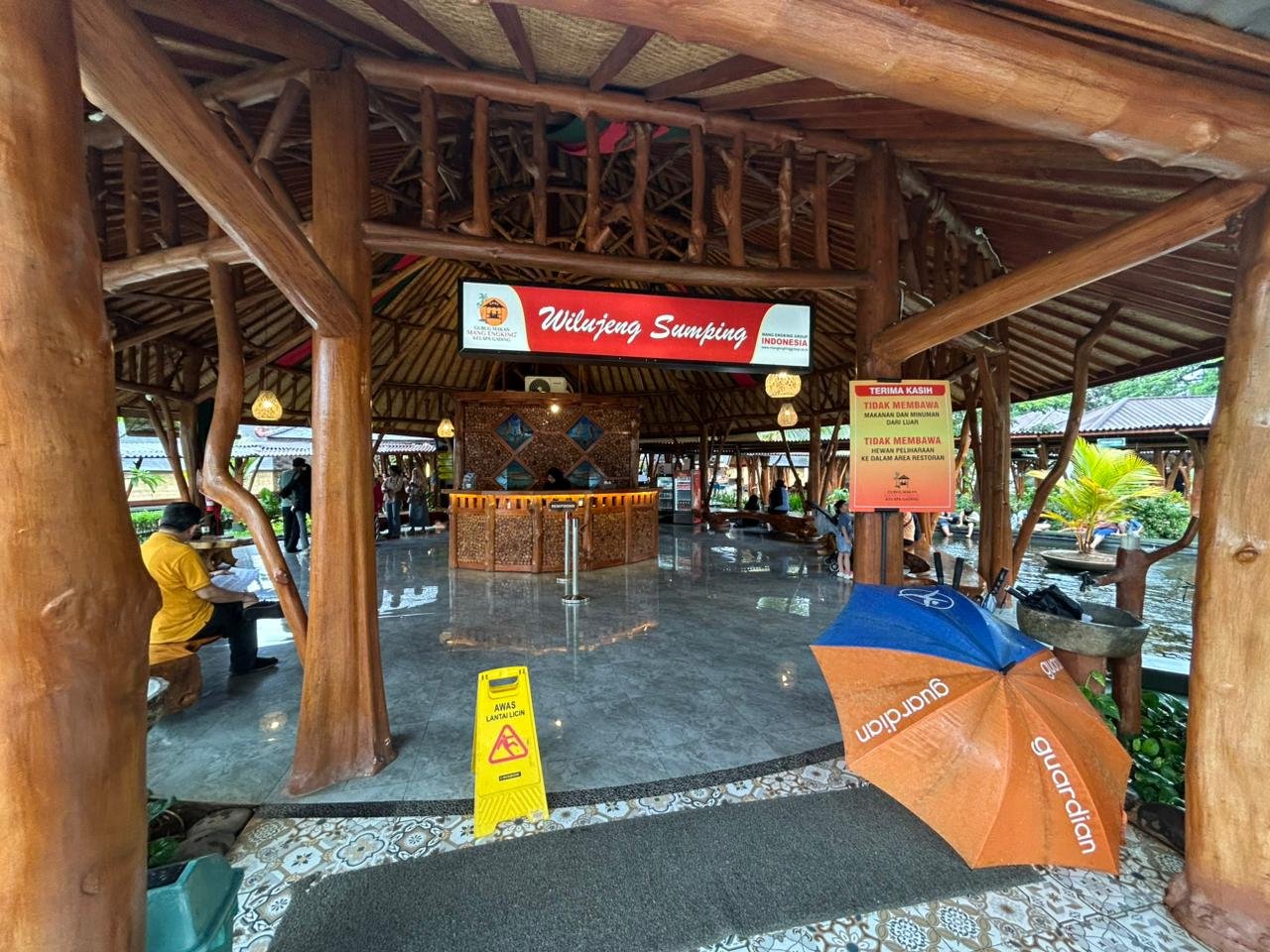 Gubuk makan Mang Engking Kelapa Gading