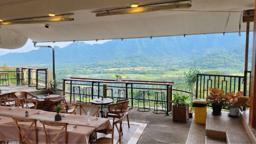cafe view borobudur