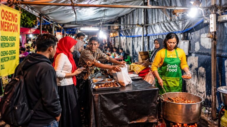 Makan Malam Syahdu: Oseng Mercon Bu Narti yang Membakar Kerinduan